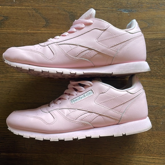 Pink Reeboks - Picture 4 of 6